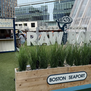 010 island creek oysters raw bar boston seaport signs zebra visuals